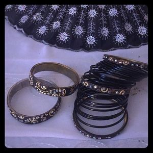 Black and stonework decorative bangle set